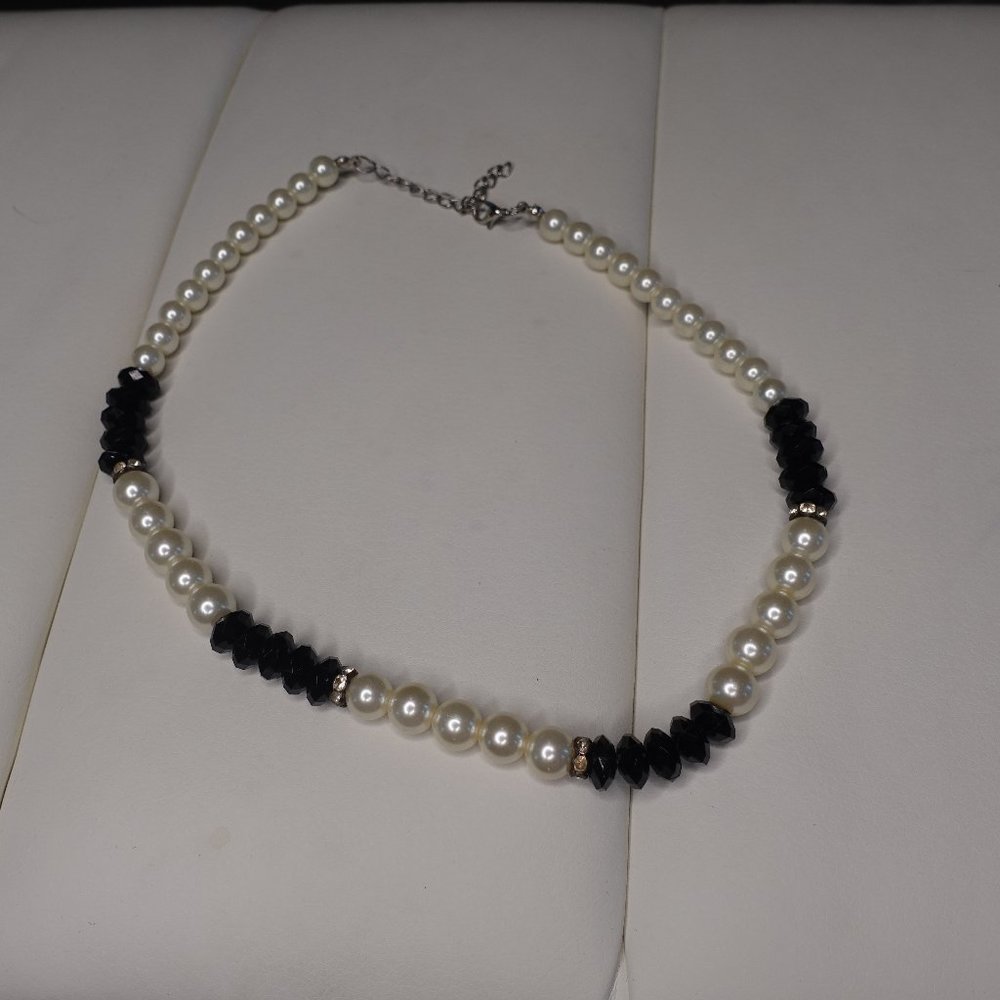 beaded faux pearl necklace